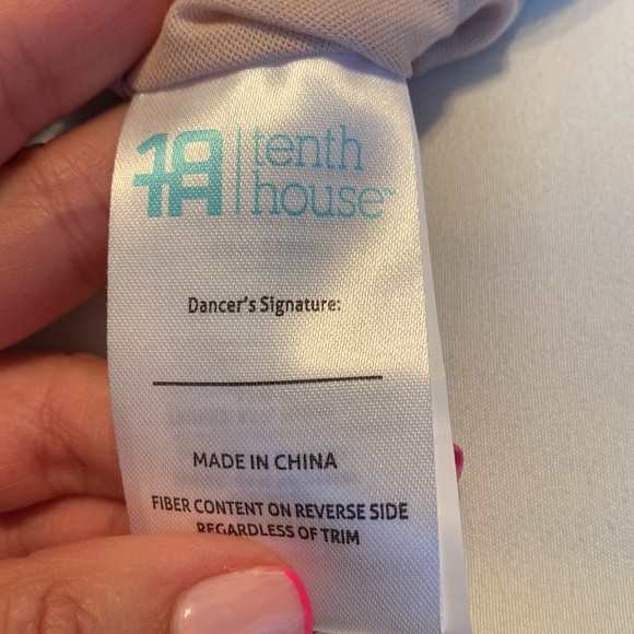 FINAL CHANCE! CLOSET CLOSING! - Picture 7 of 8